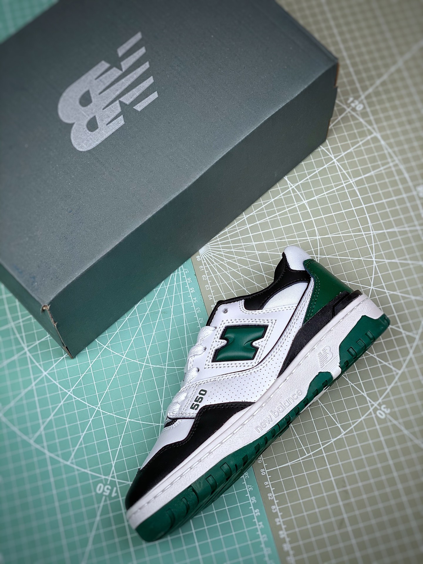 New Balance 550 White Green Black - vstockx