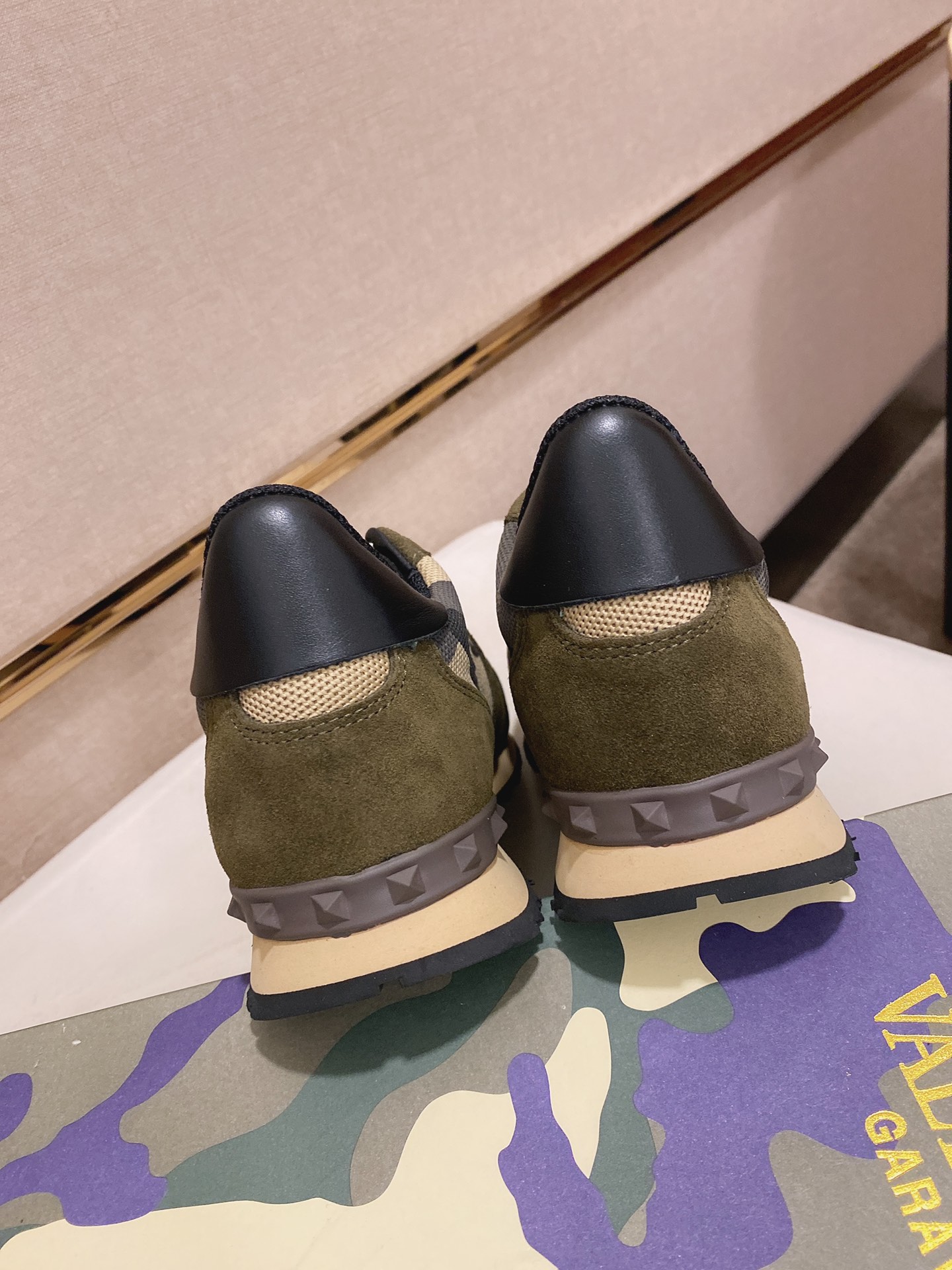 Valentino Garavani Rockrunner camouflage-print sneakers 11 - vstockx