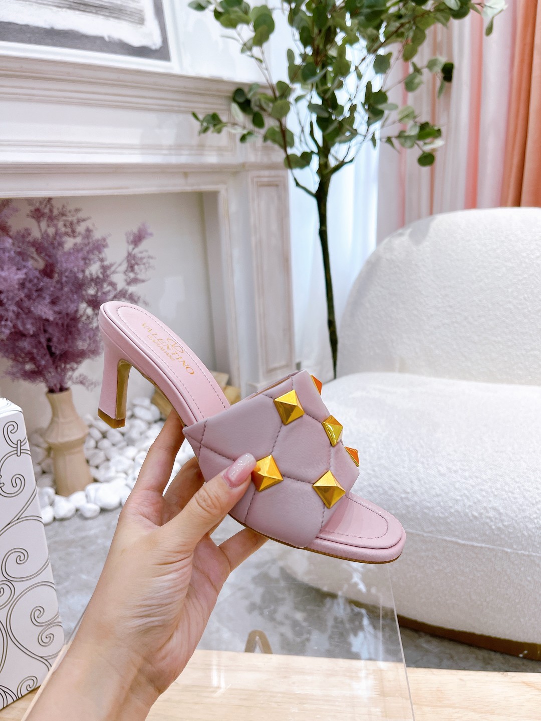 VALENTINO GARAVANI Roman Stud WOMEN 34 - vstockx