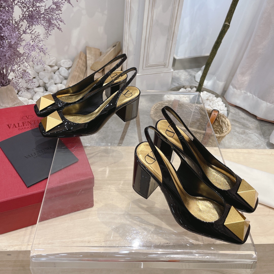 VALENTINO GARAVANI Roman Stud WOMEN 19 - vstockx