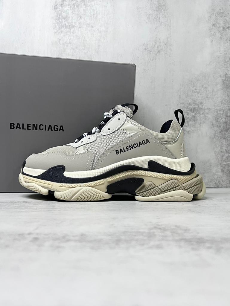 Balenciaga Triple S Beige - vstockx