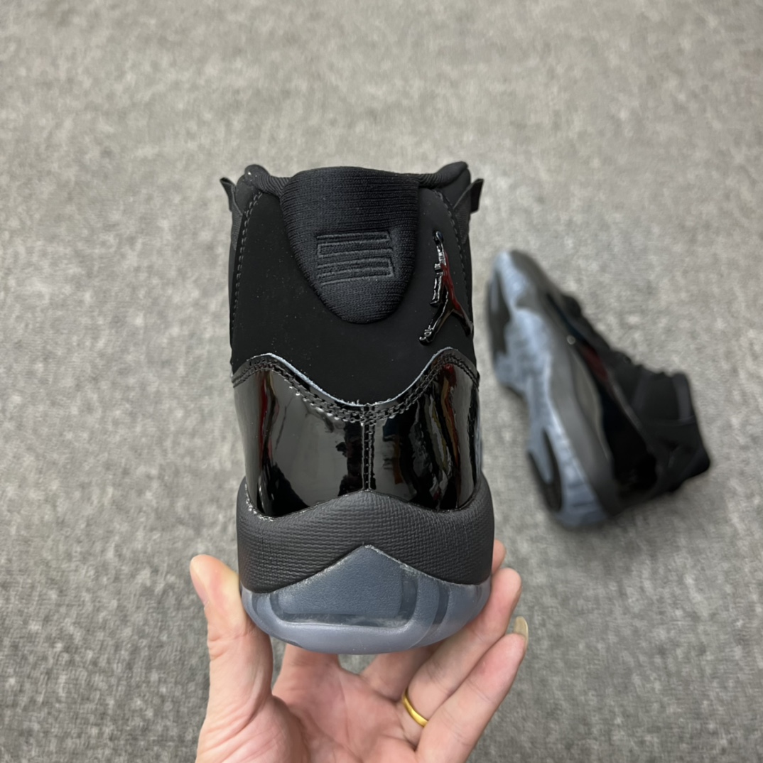 Jordan 11 Retro Cap and Gown - vstockx
