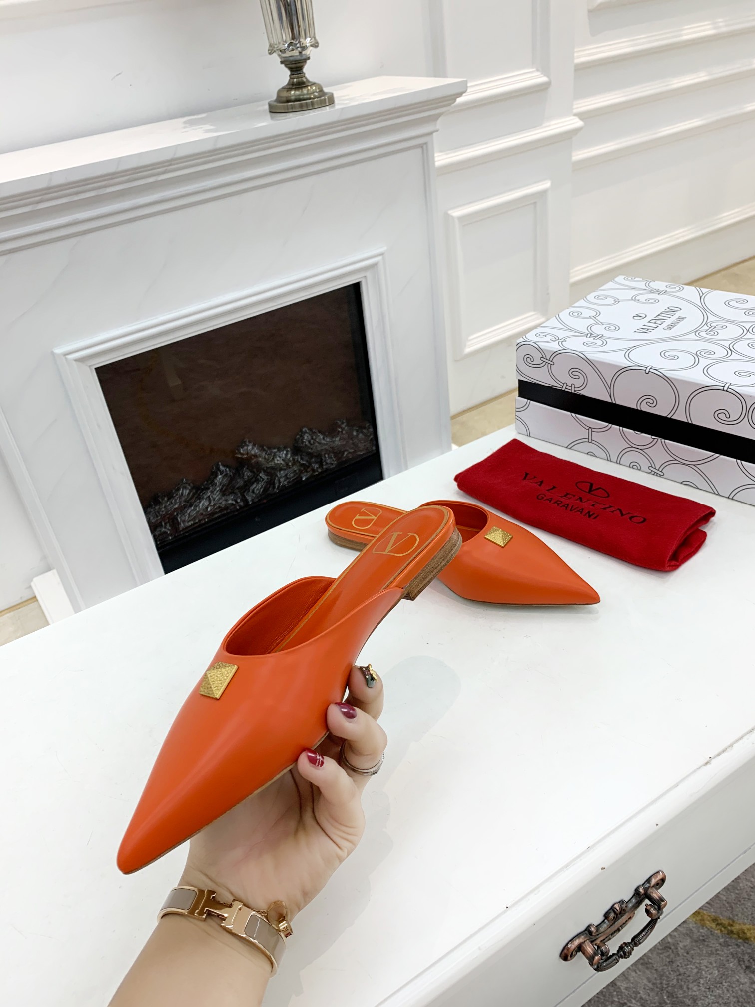 Valentino Garavani Flat sandals Women 18 - vstockx