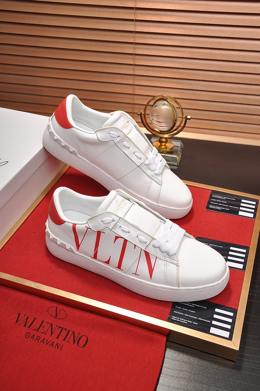 Valentino Garavani Rockstud Untitled calfskin sneaker 22 - vstockx