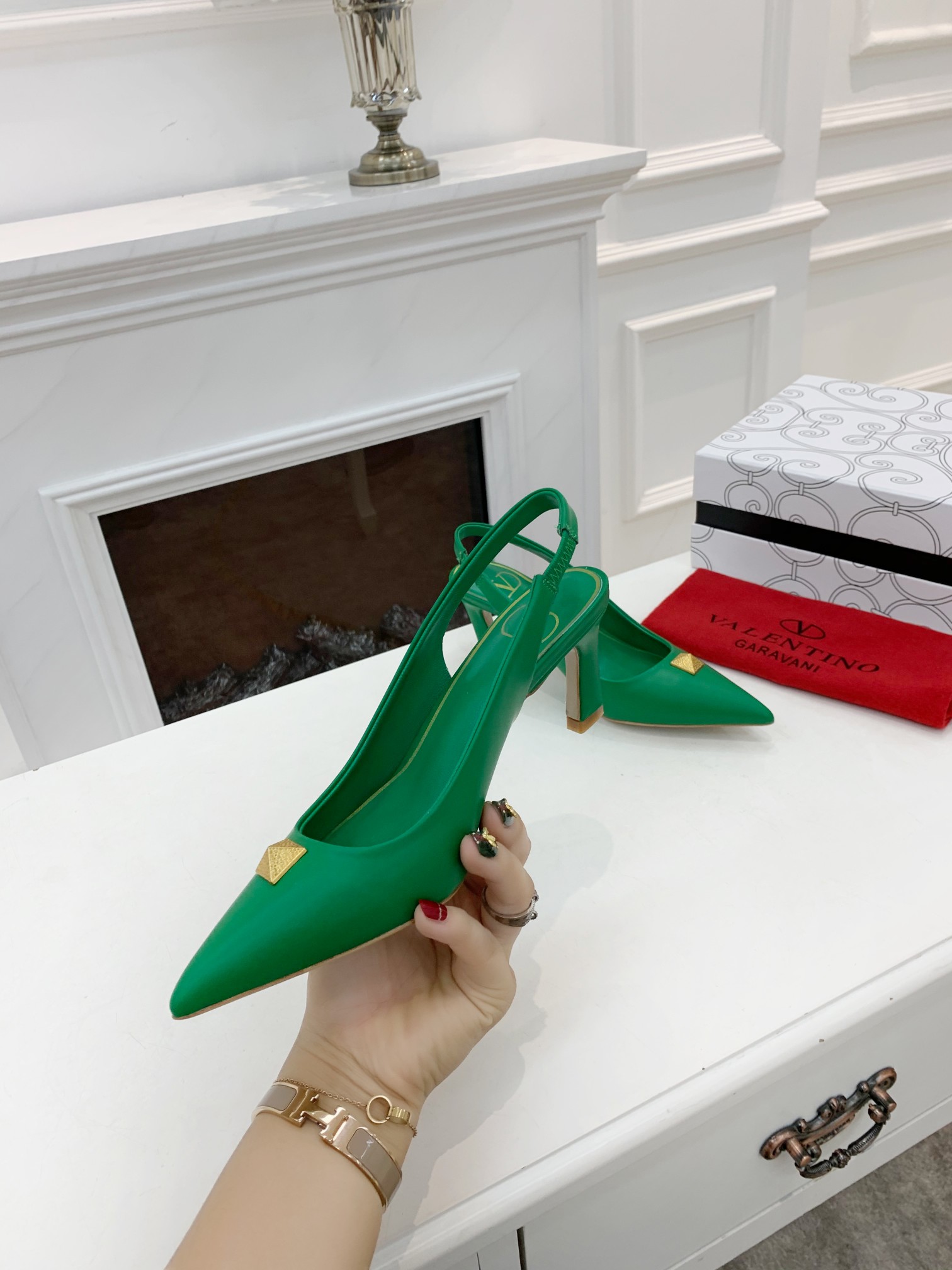 VALENTINO GARAVANI Rockstud WOMEN 37 - vstockx