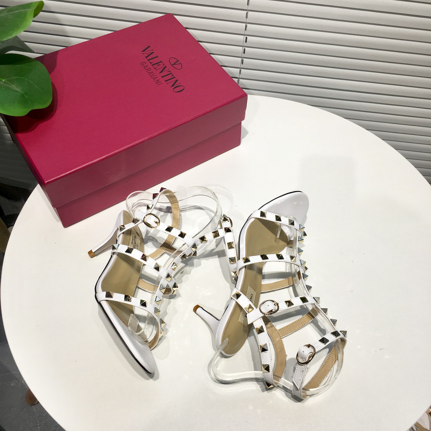 VALENTINO GARAVANI Rockstud WOMEN 36 - vstockx