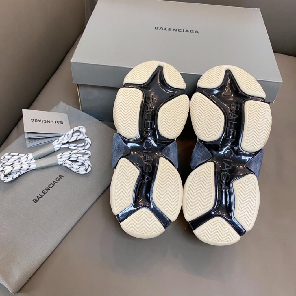 Balenciaga Triple S Vanille (W) - vstockx
