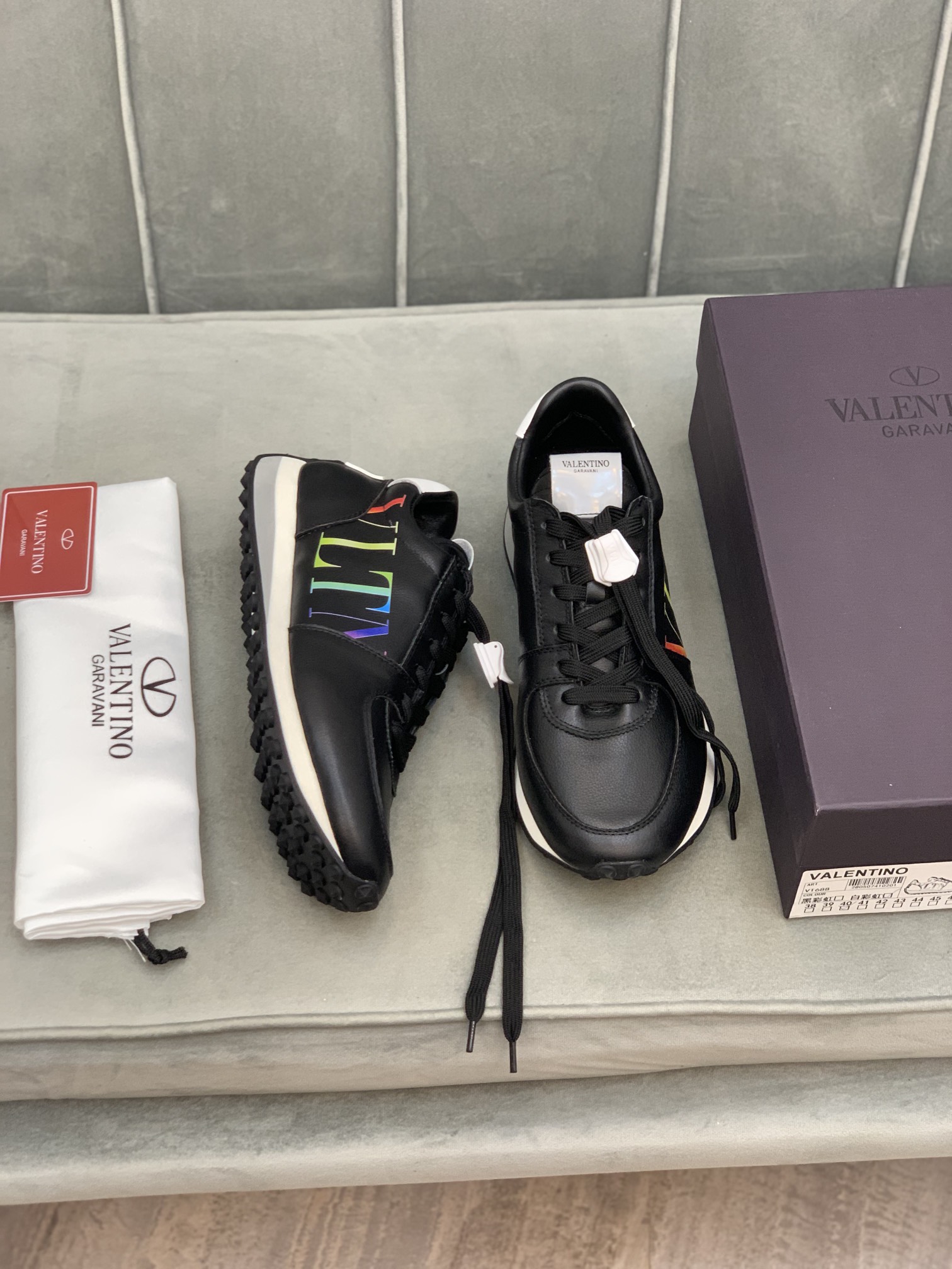 Valentino Garavani Low-top sneakers 4 - vstockx