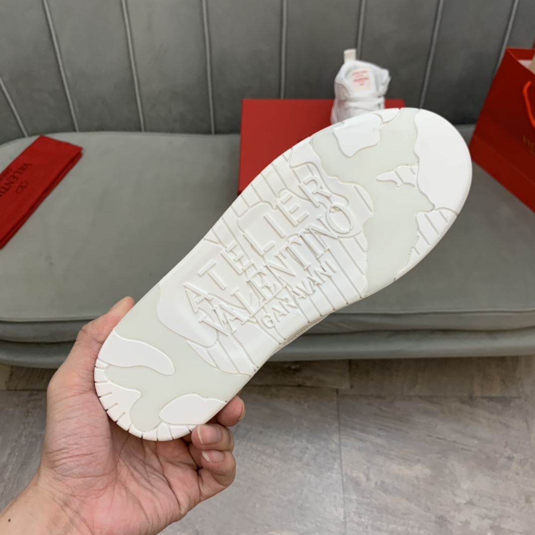 Valentino Garavani Atelier Shoes 07 Camouflage Edition Sneaker in Calfskin 2 - vstockx