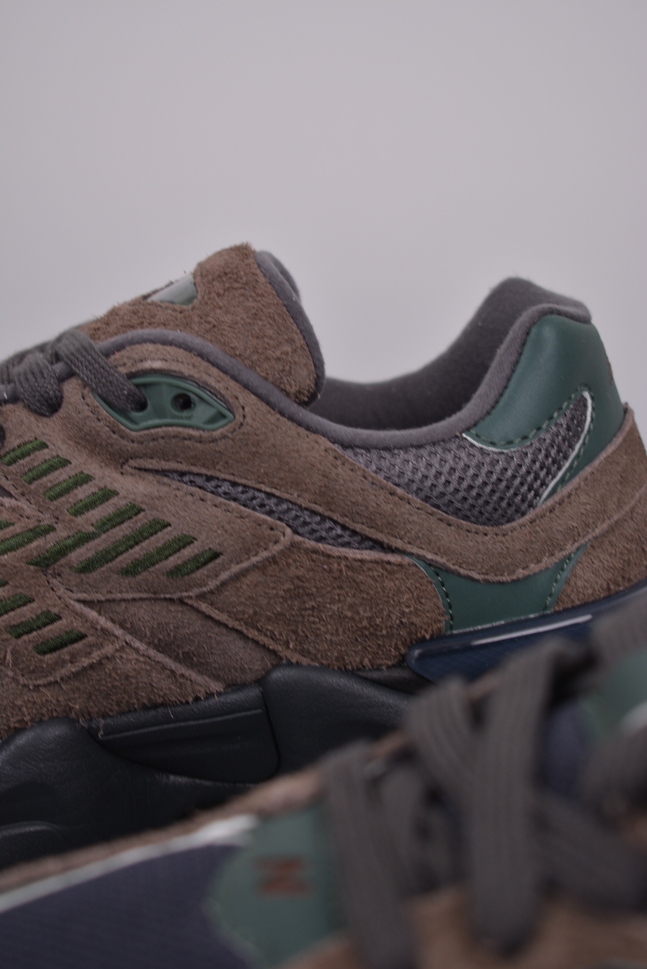 New Balance 9060 Beef and Broccoli - vstockx