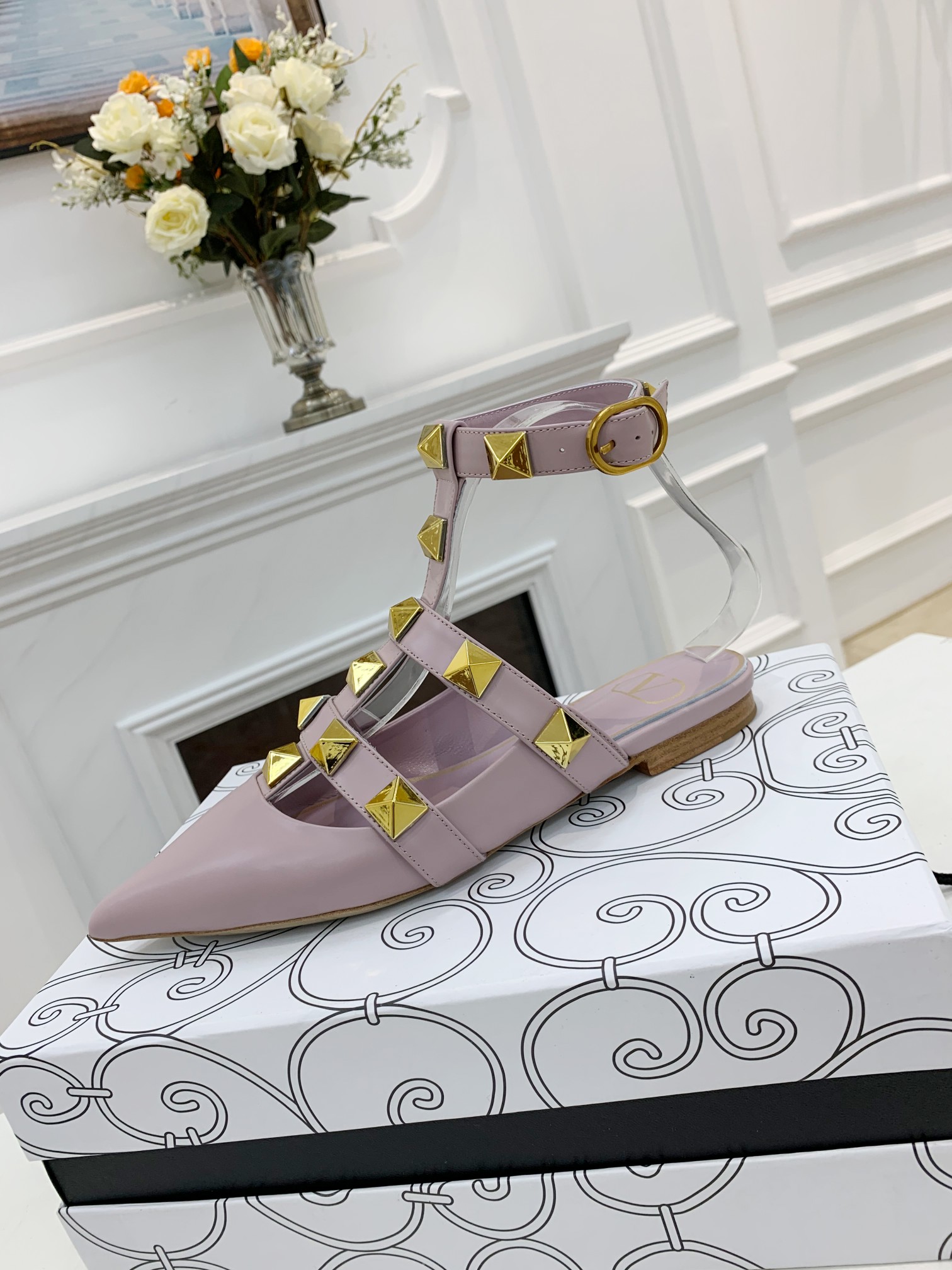 VALENTINO GARAVANI Roman Stud WOMEN 33 - vstockx