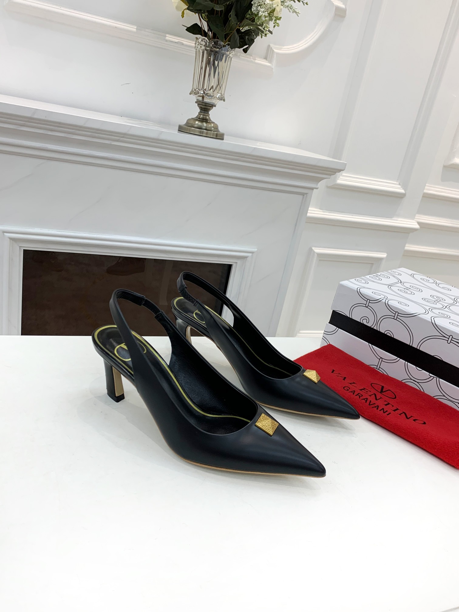 VALENTINO GARAVANI Rockstud WOMEN 37 - vstockx