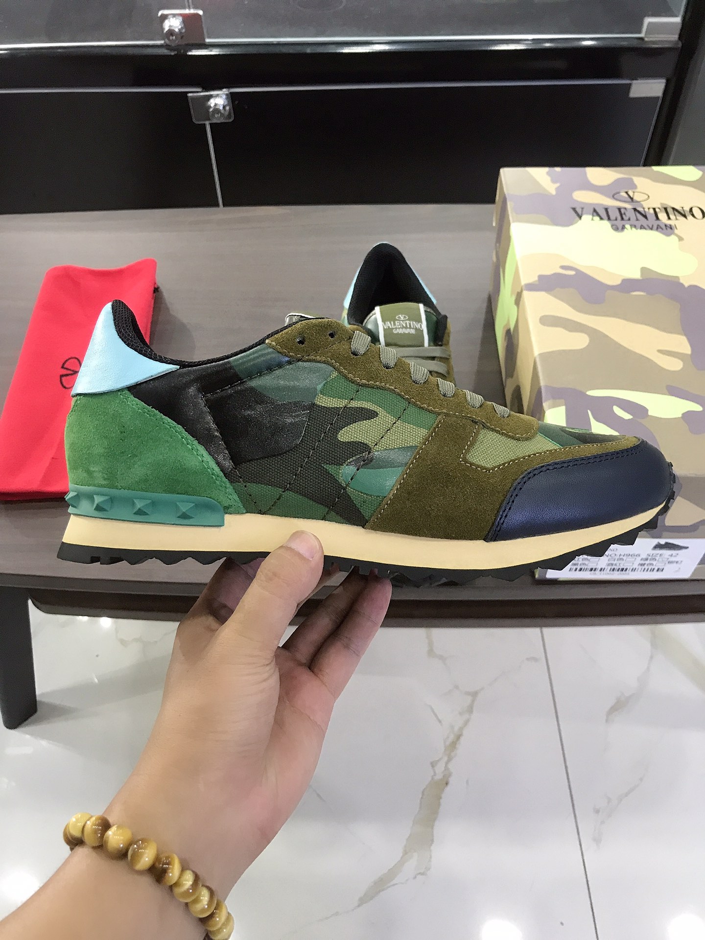 Valentino Garavani Rockrunner camouflage-print sneakers 6 - vstockx