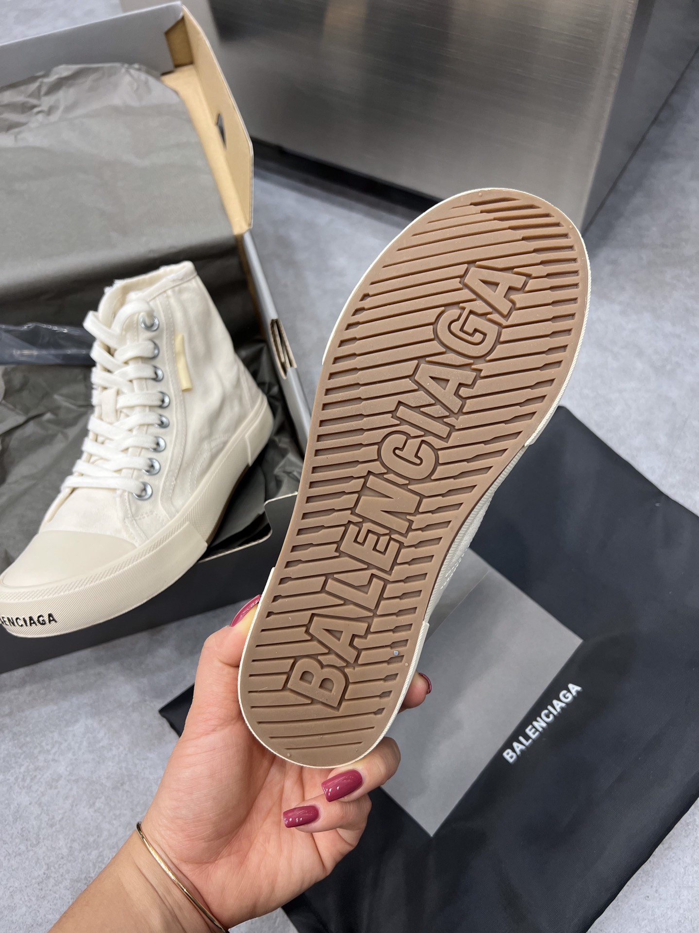 Balenciaga Paris Sneaker 4 - vstockx