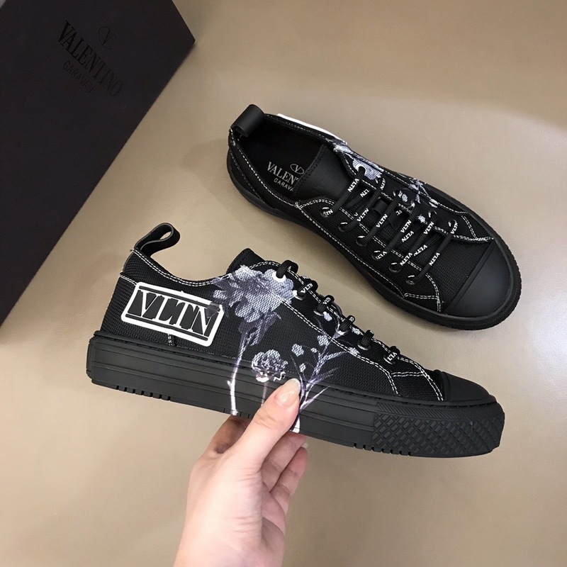 Valentino Garavani Giggies VLTN TIMES low-top sneakers 17 - vstockx