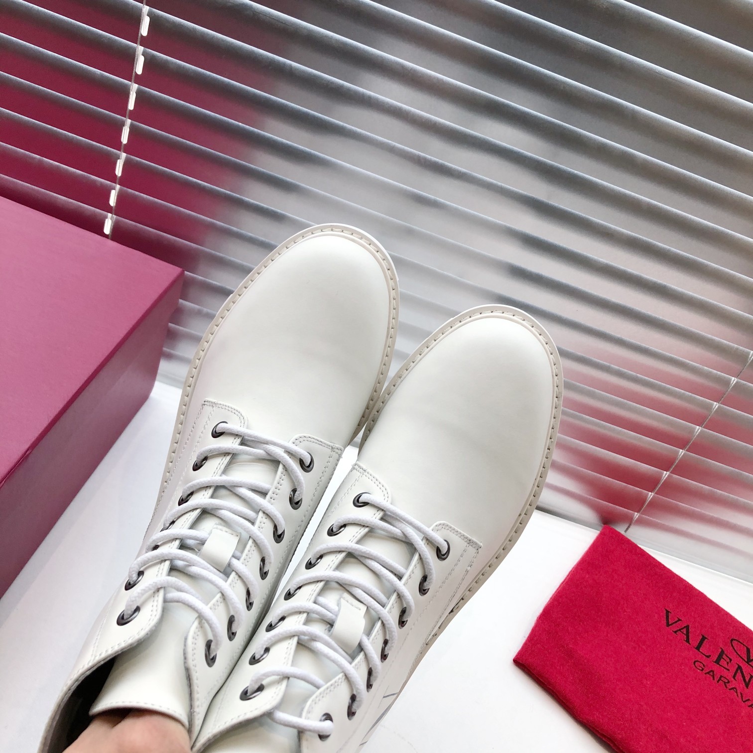 VALENTINO GARAVANI Roman Stud BOOT WOMEN 28 - vstockx