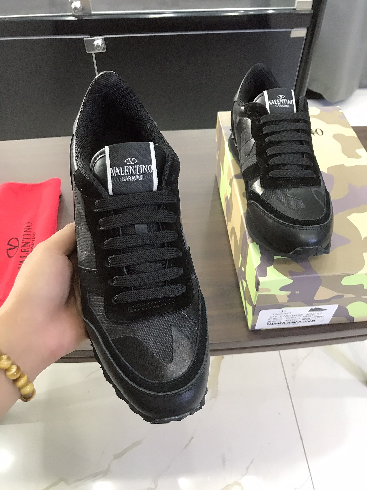 Valentino Garavani Rockrunner camouflage-print sneakers 5 - vstockx