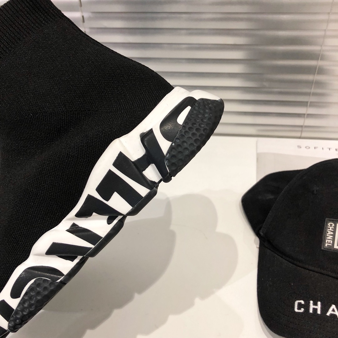 Balenciaga Speed Graffiti Trainers Black White - vstockx