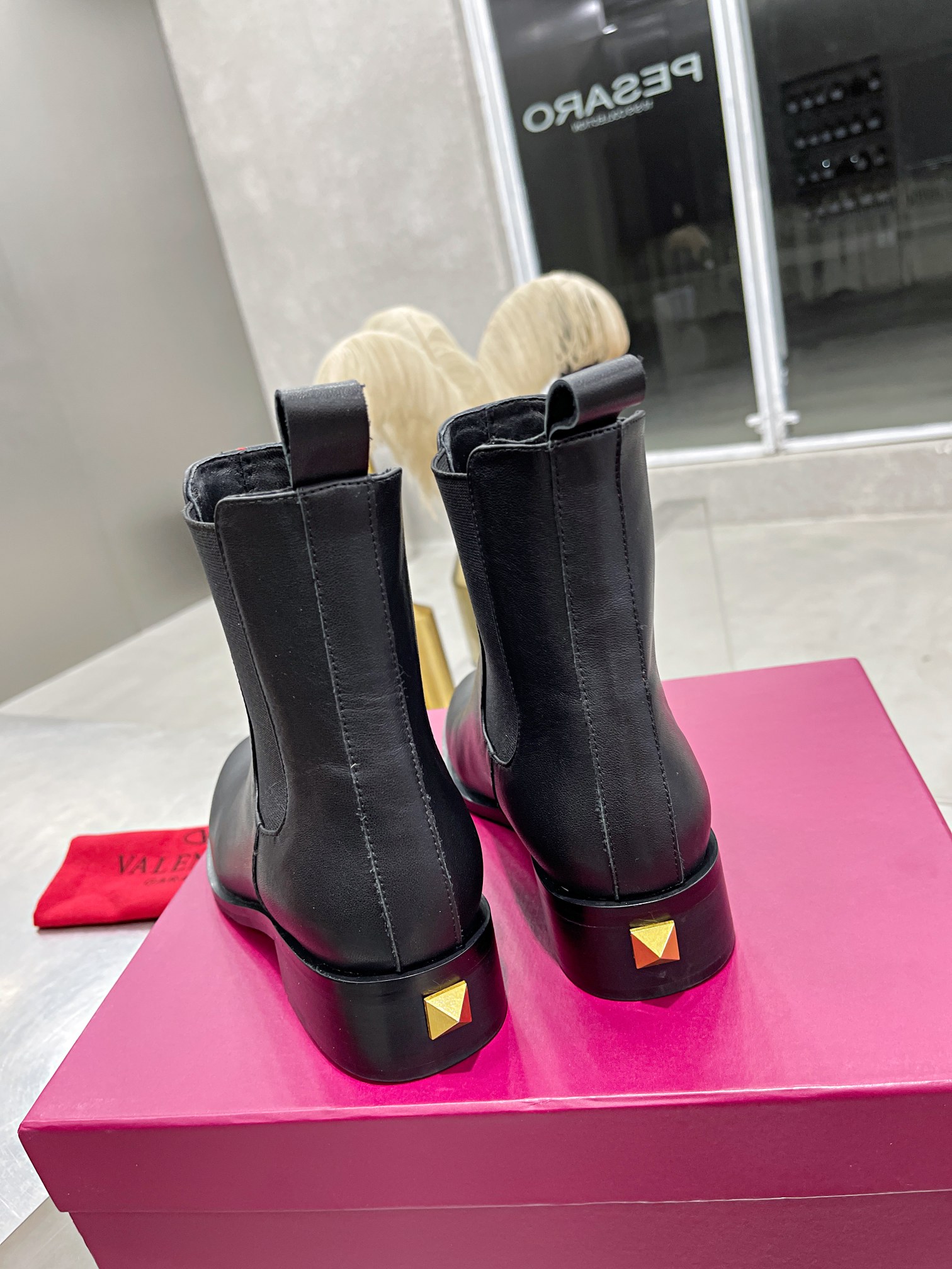 VALENTINO GARAVANI Roman Stud BOOT WOMEN 29 - vstockx