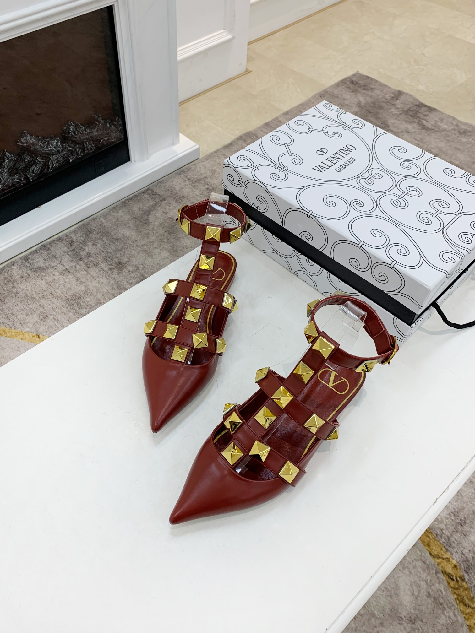 VALENTINO GARAVANI Roman Stud WOMEN 33 - vstockx