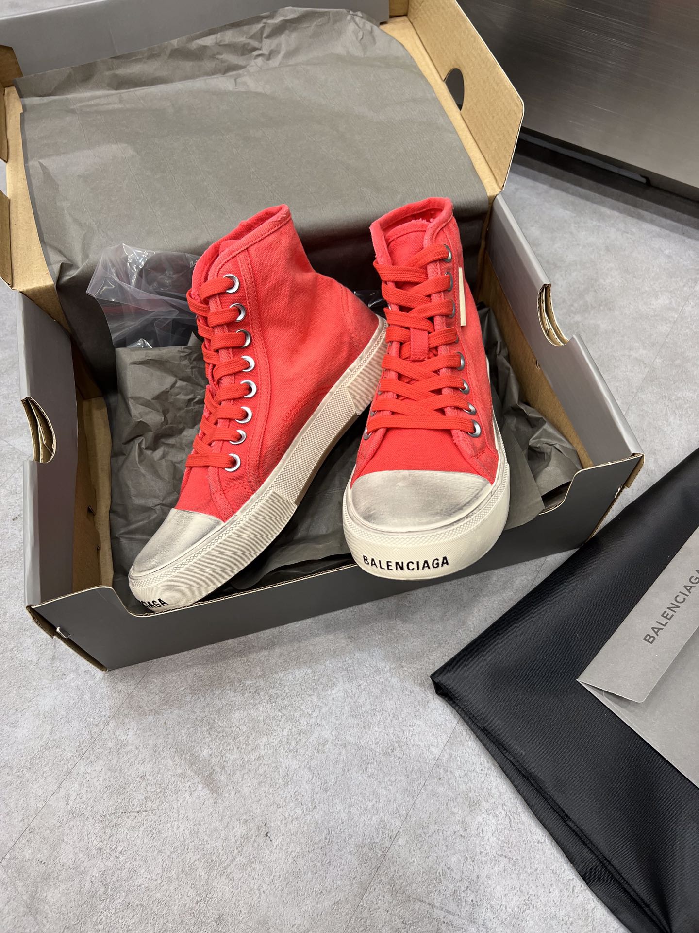 Balenciaga Paris Sneaker 4 - vstockx