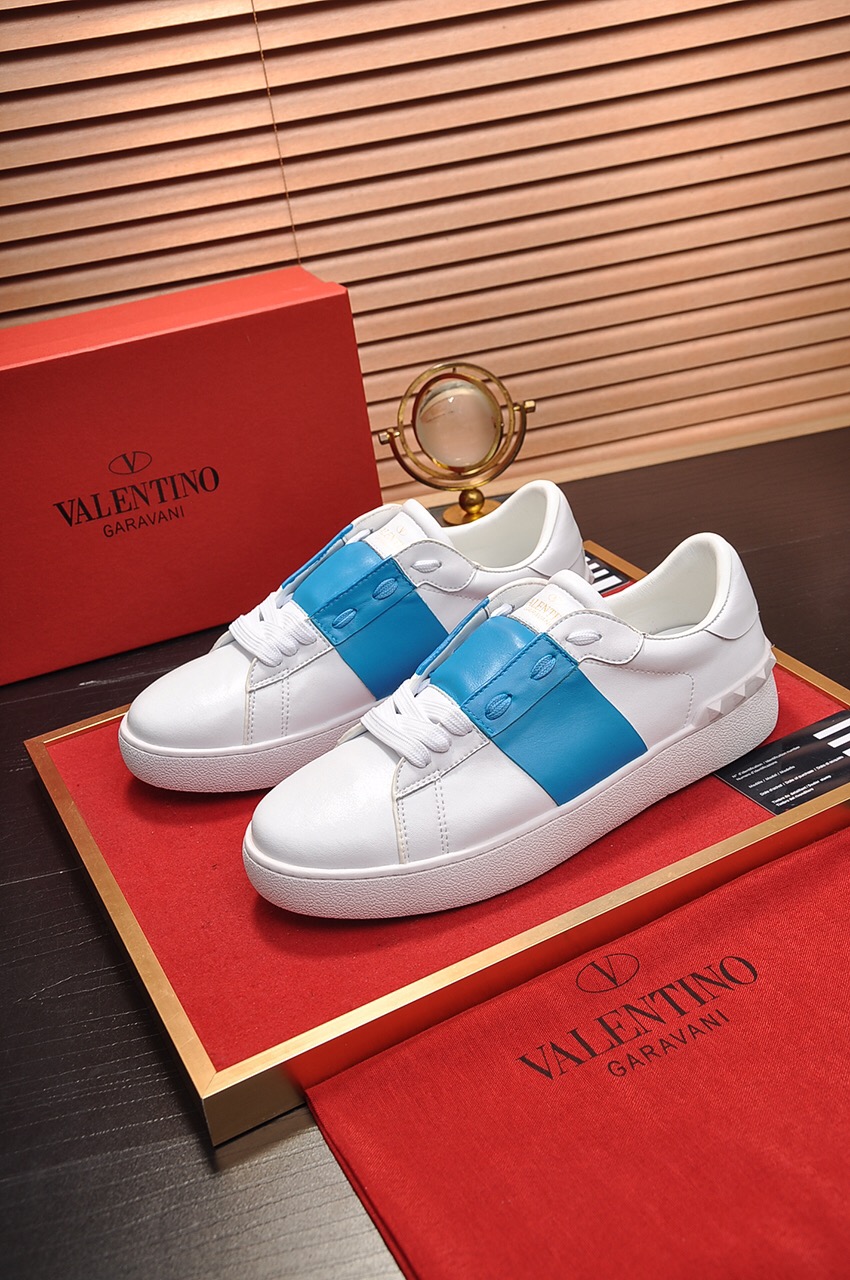 Valentino Garavani Rockstud Untitled calfskin sneaker 25 - vstockx