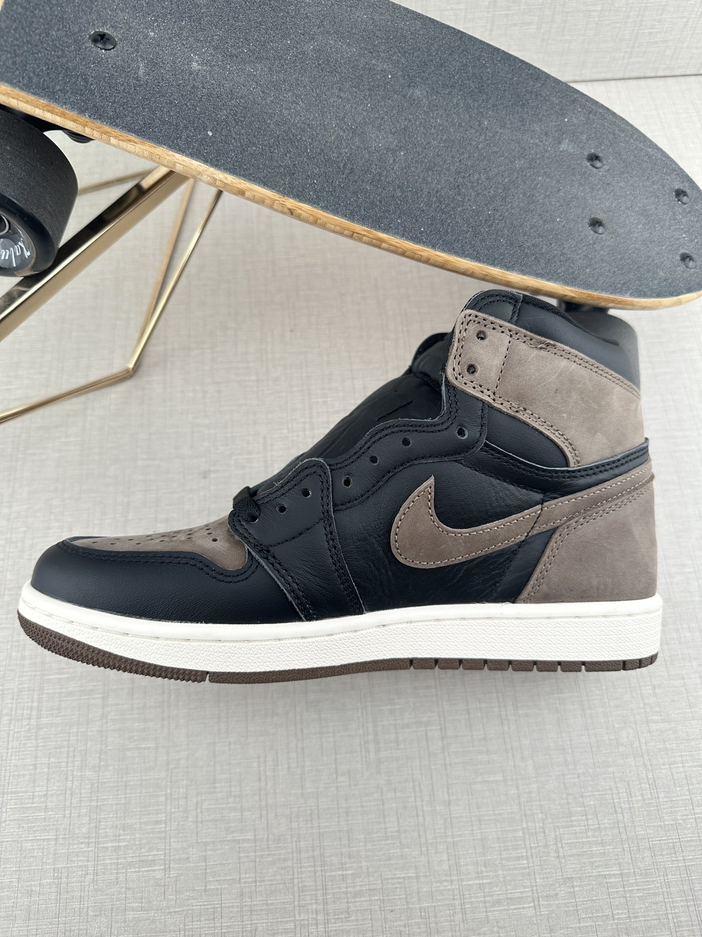 Jordan 1 Retro High OG Palomino - vstockx