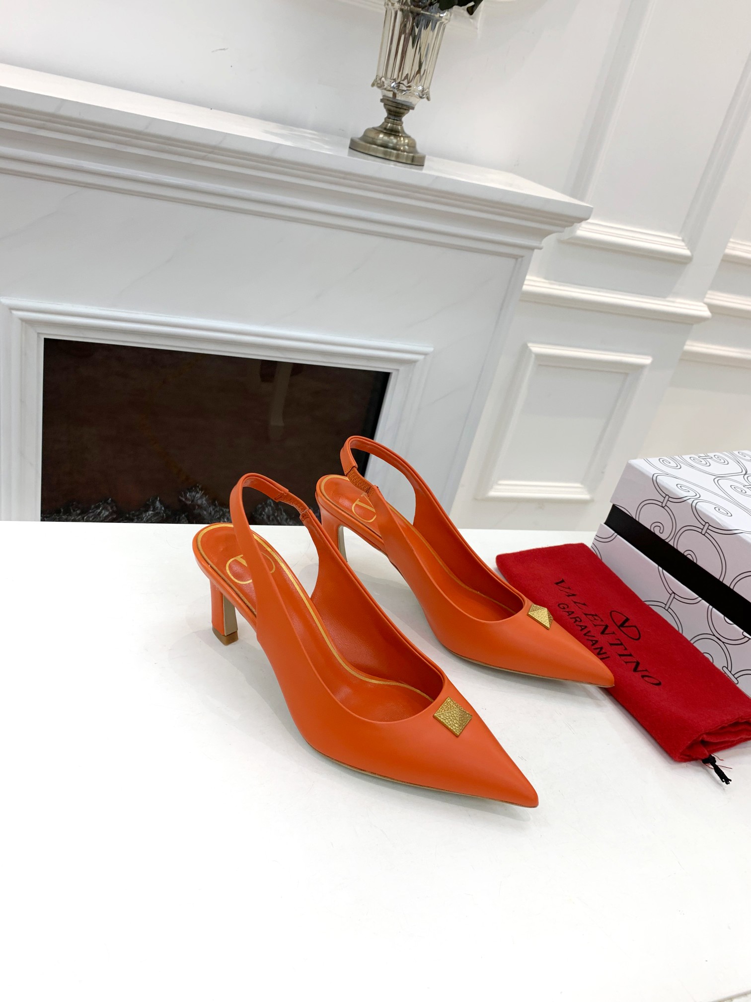 VALENTINO GARAVANI Rockstud WOMEN 37 - vstockx