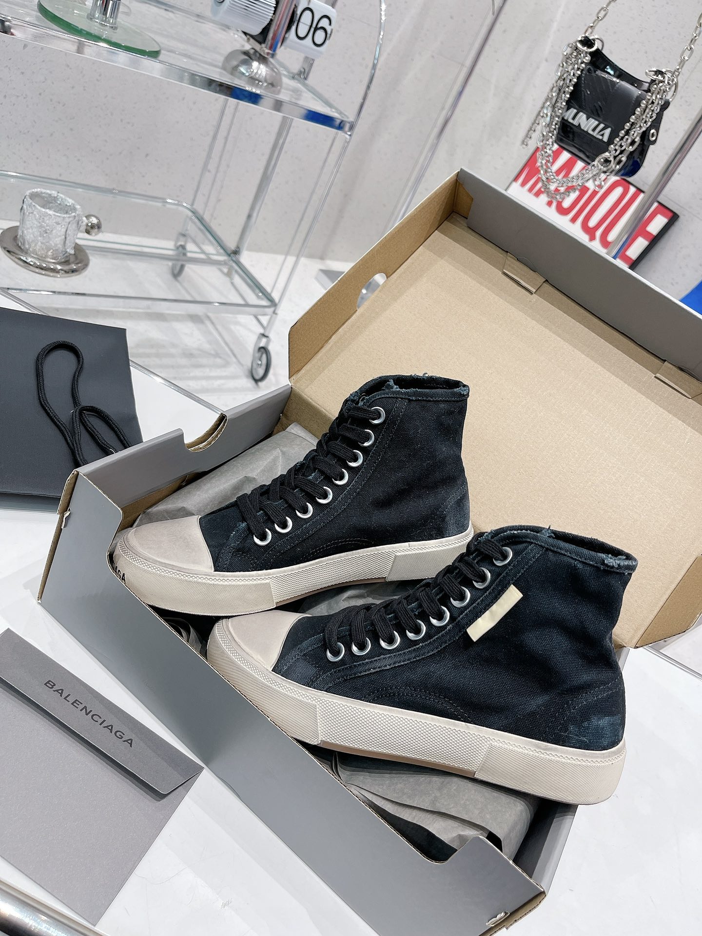Balenciaga Paris Sneaker 3 - vstockx