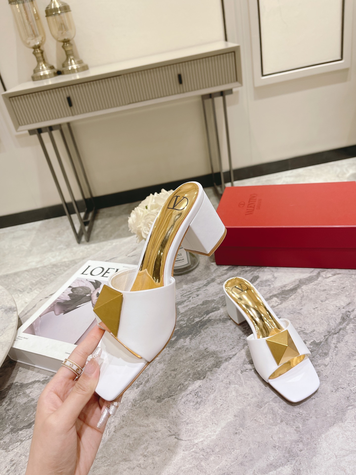 VALENTINO GARAVANI Roman Stud WOMEN 6 - vstockx