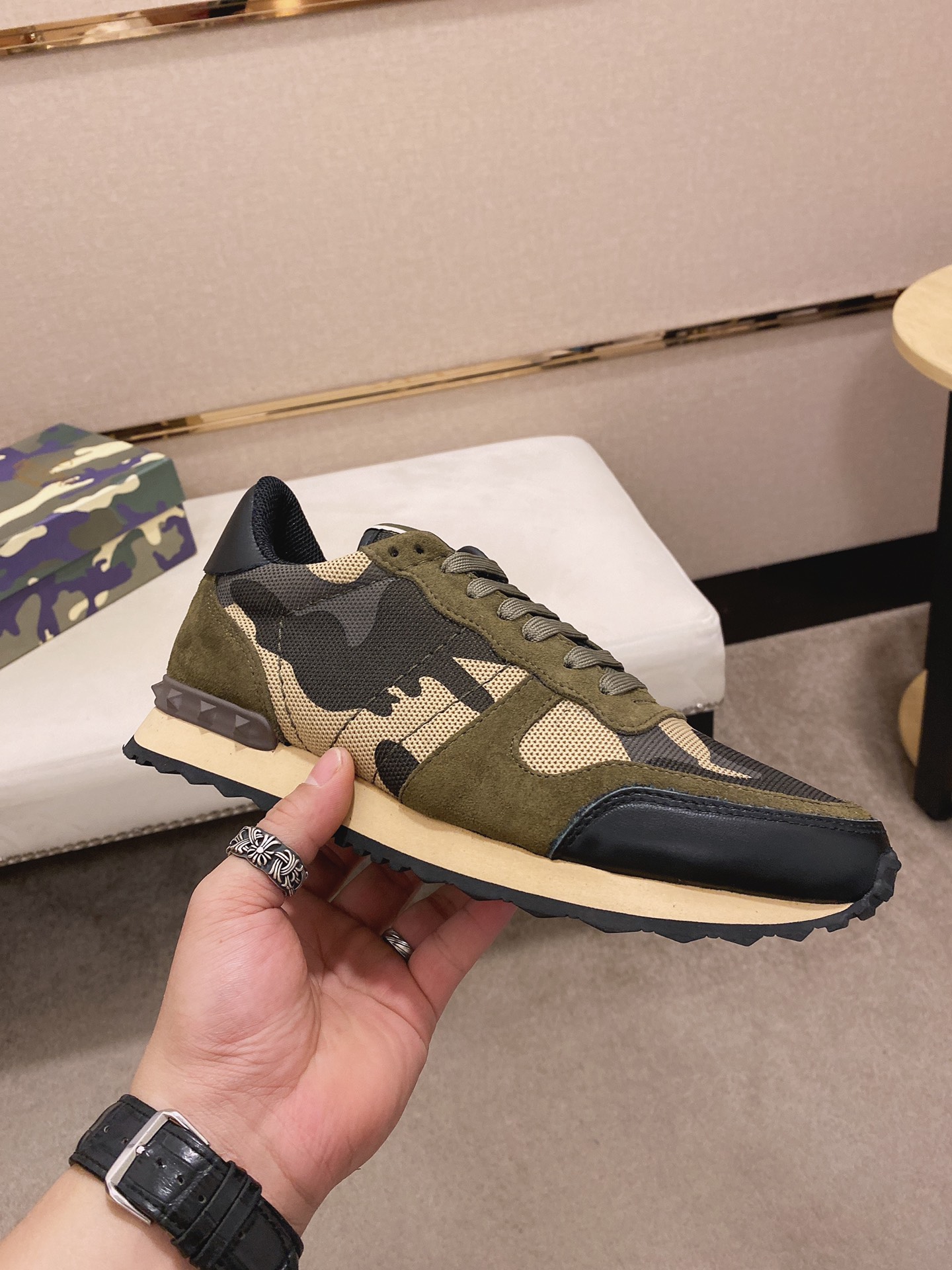 Valentino Garavani Rockrunner camouflage-print sneakers 11 - vstockx