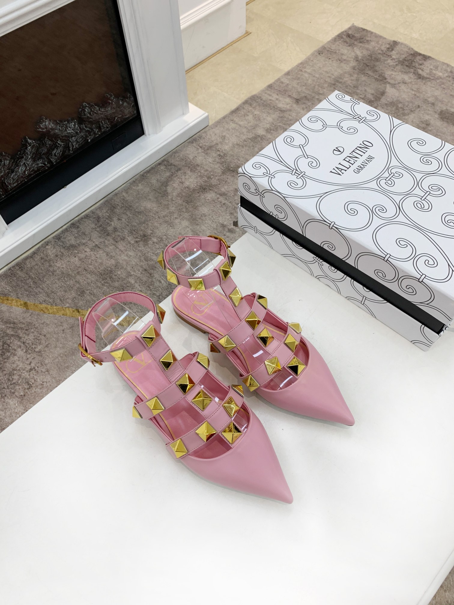 VALENTINO GARAVANI Roman Stud WOMEN 33 - vstockx