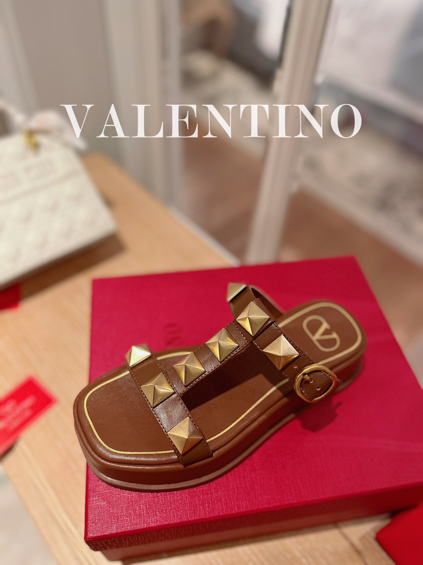VALENTINO GARAVANI Roman Stud WOMEN 1 - vstockx