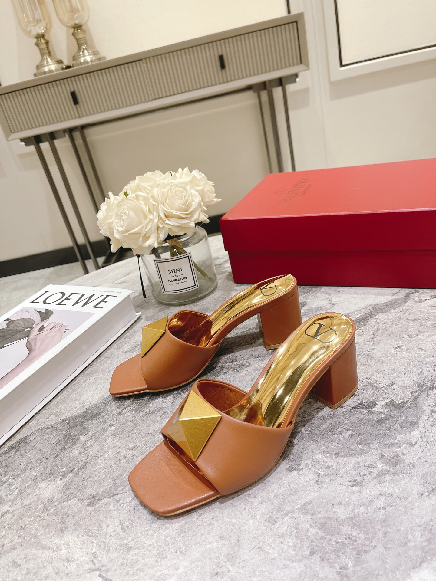 VALENTINO GARAVANI Roman Stud WOMEN 6 - vstockx