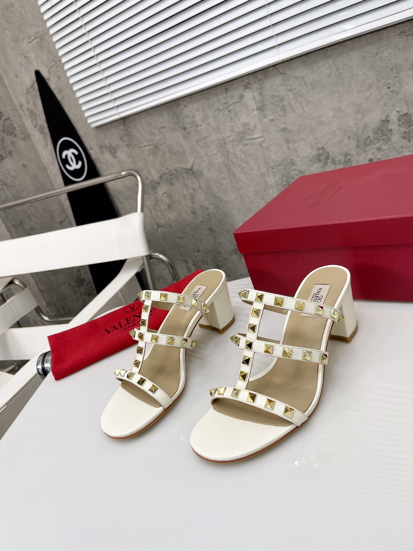 VALENTINO GARAVANI Rockstud WOMEN 5 - vstockx