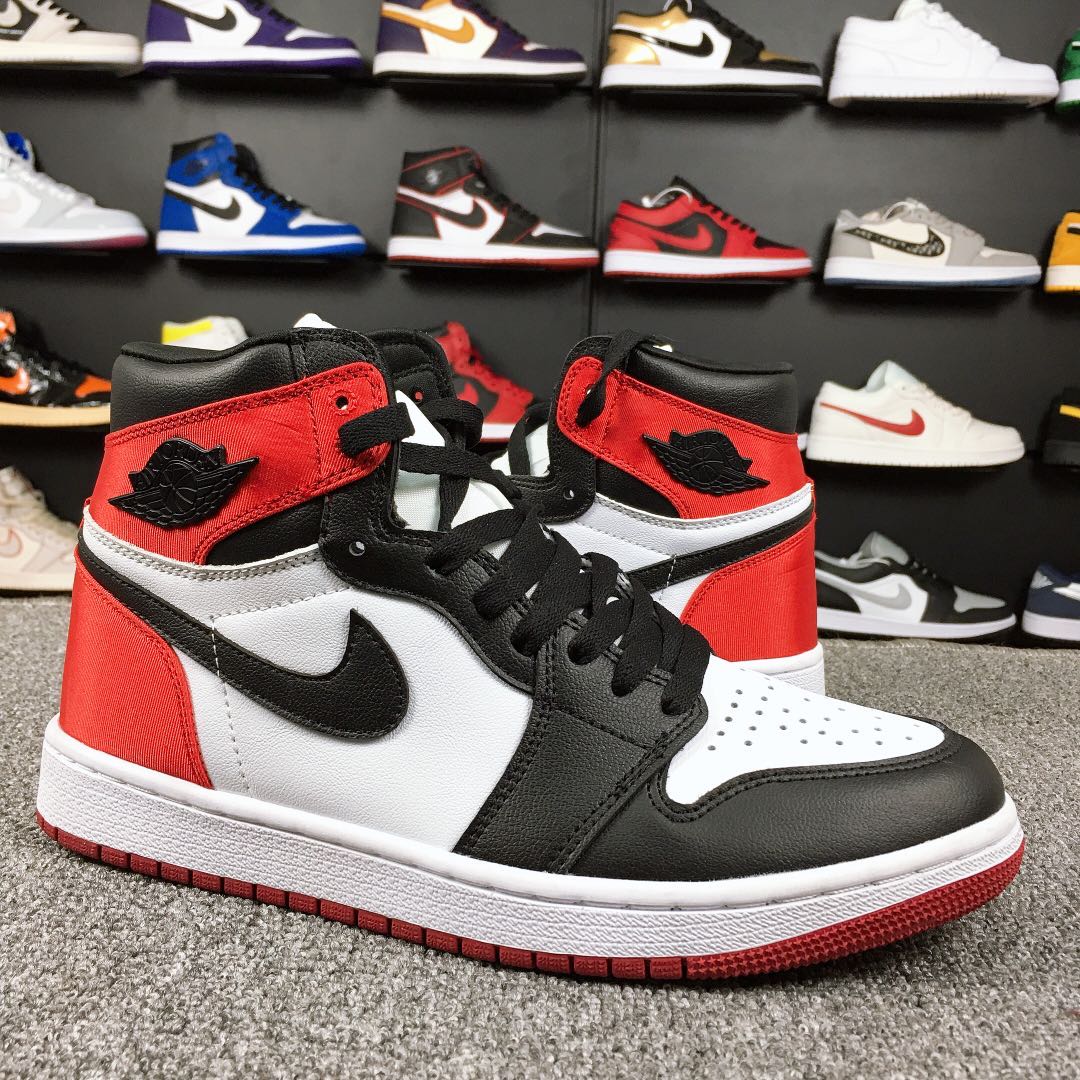 Jordan 1 Retro High Satin Black Toe - vstockx