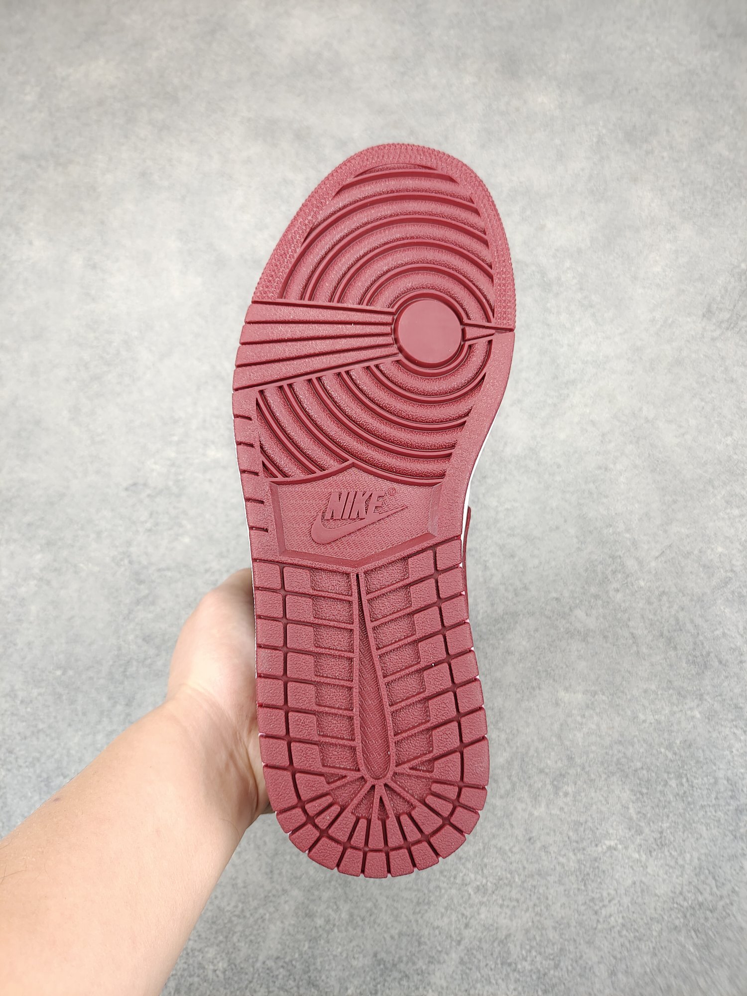 Jordan 1 Mid SE Black Dark Beetroot (W) - vstockx