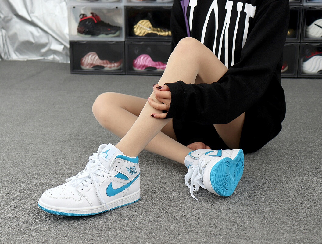 Jordan 1 Mid UNC (W) - vstockx