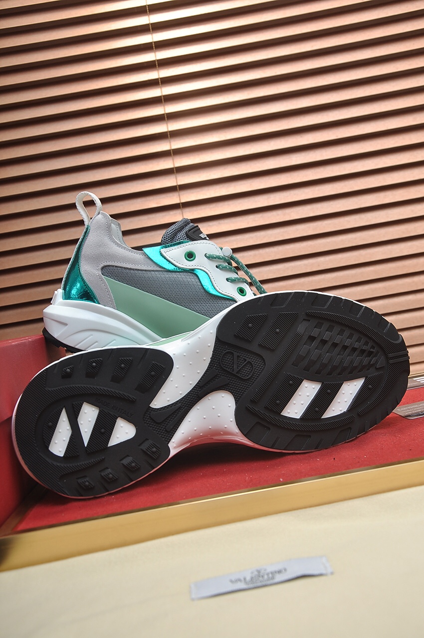 Valentino Garavani Low-top sneakers 18 - vstockx