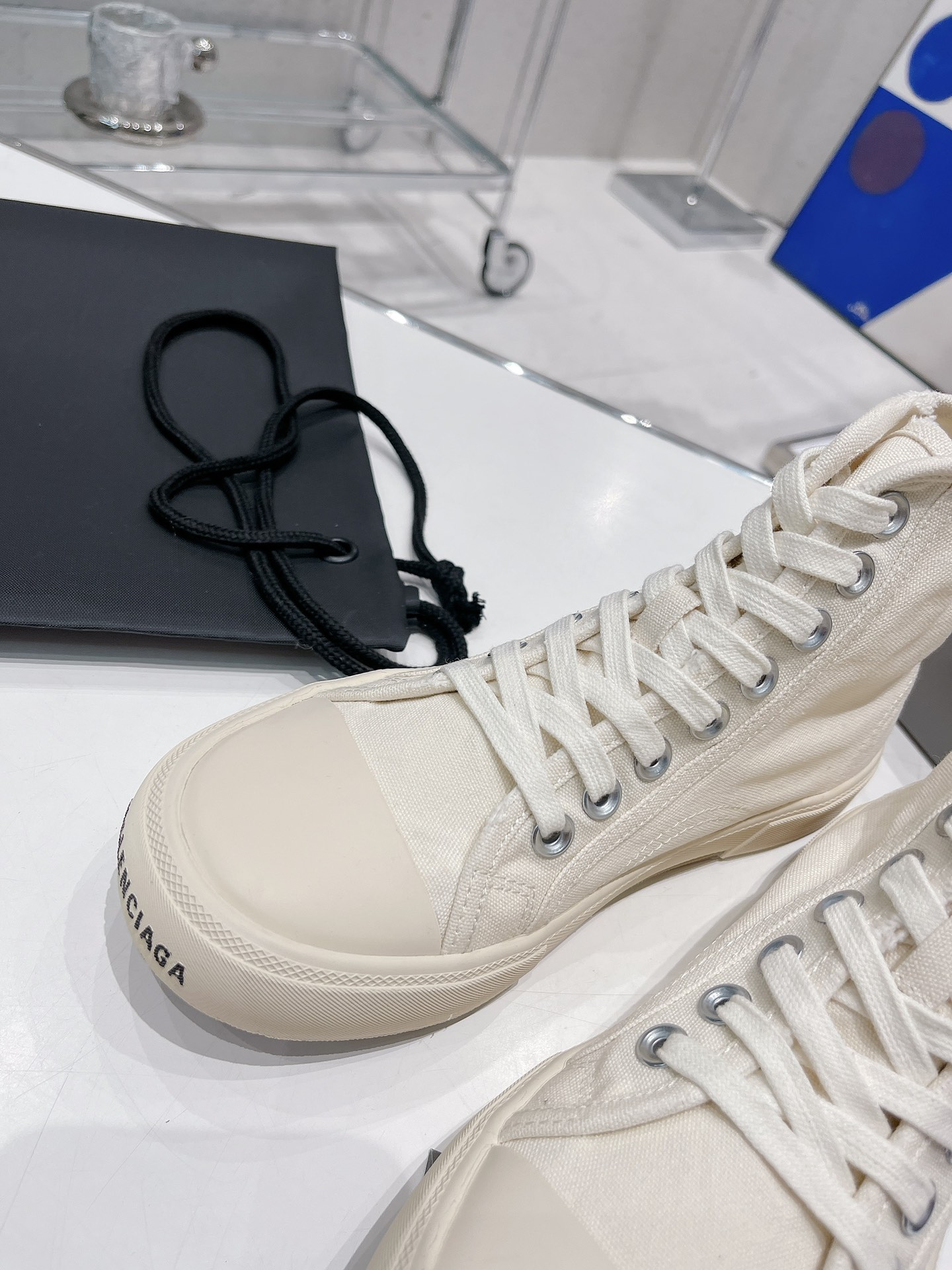Balenciaga Paris Sneaker 3 - vstockx