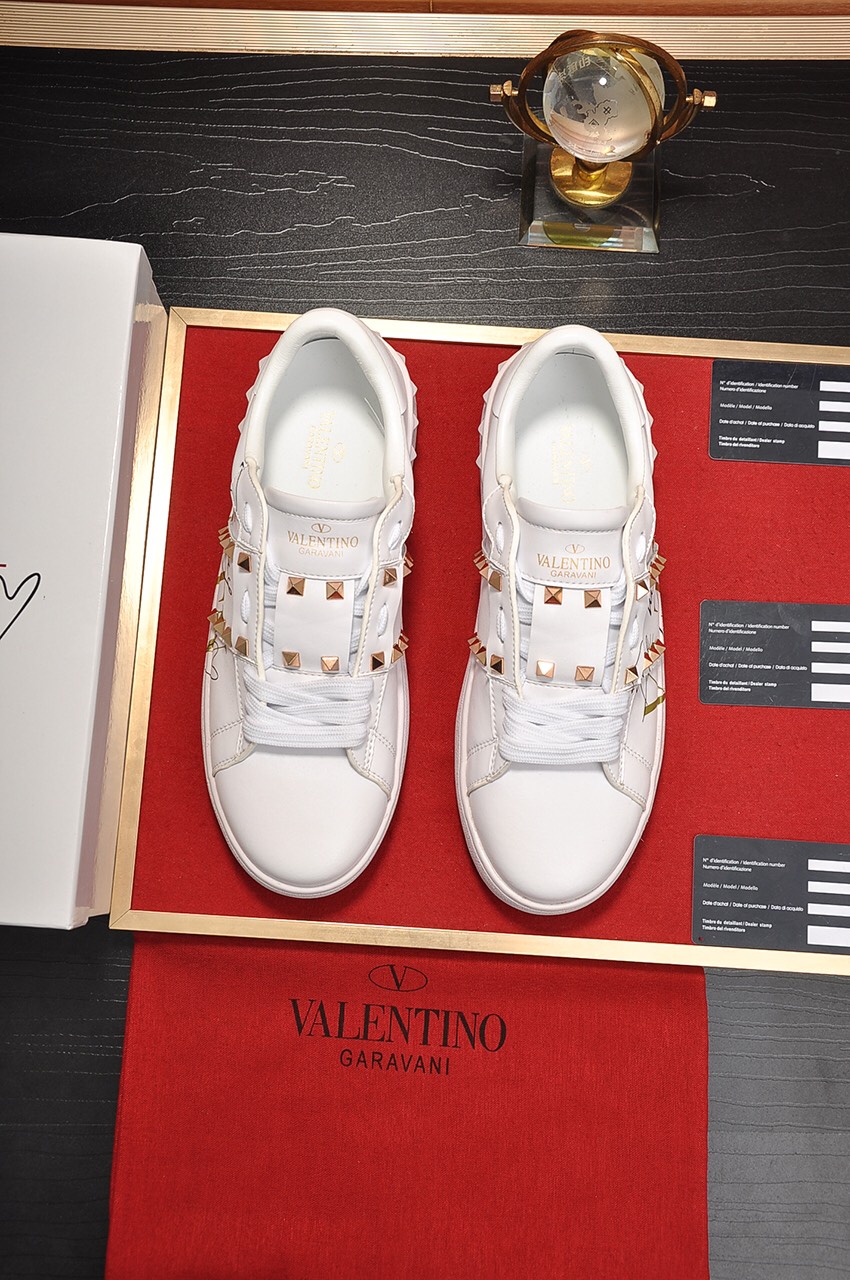 Valentino Garavani Rockstud Untitled calfskin sneaker 24 - vstockx