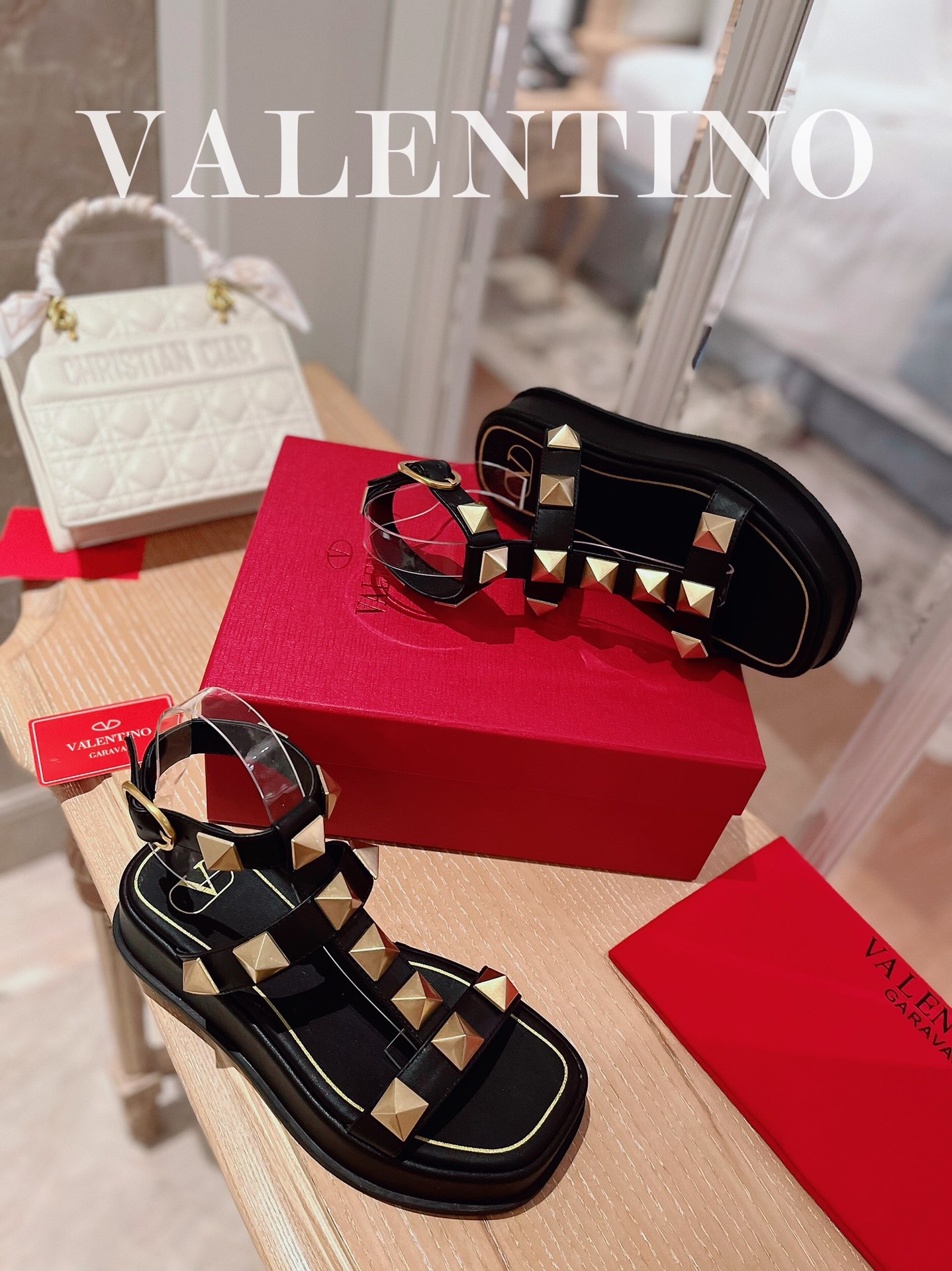 VALENTINO GARAVANI Roman Stud WOMEN 1 - vstockx