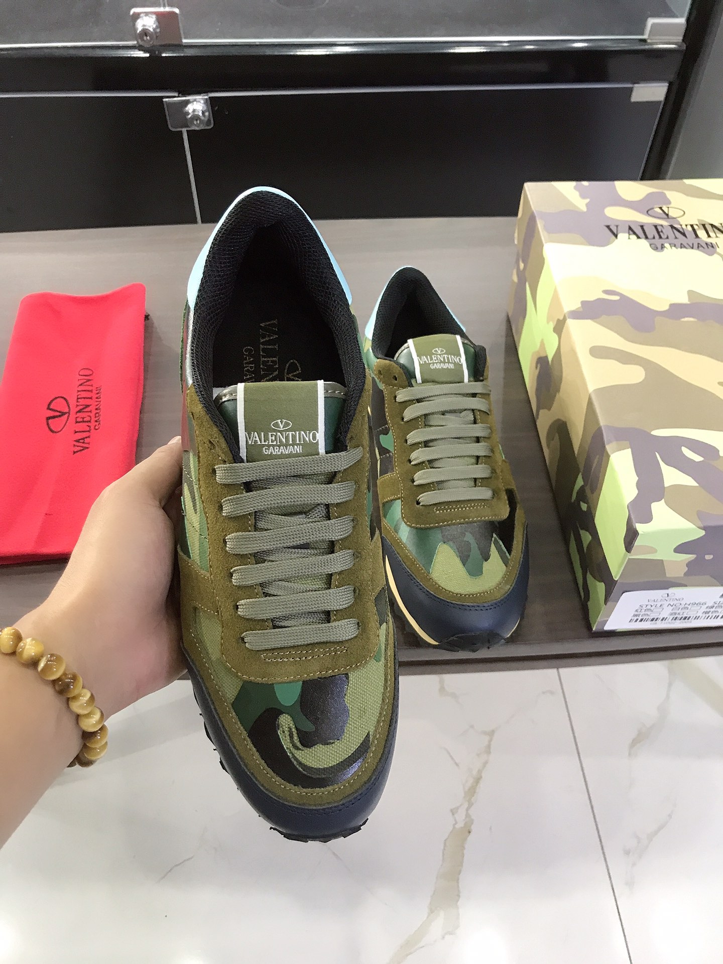 Valentino Garavani Rockrunner camouflage-print sneakers 6 - vstockx