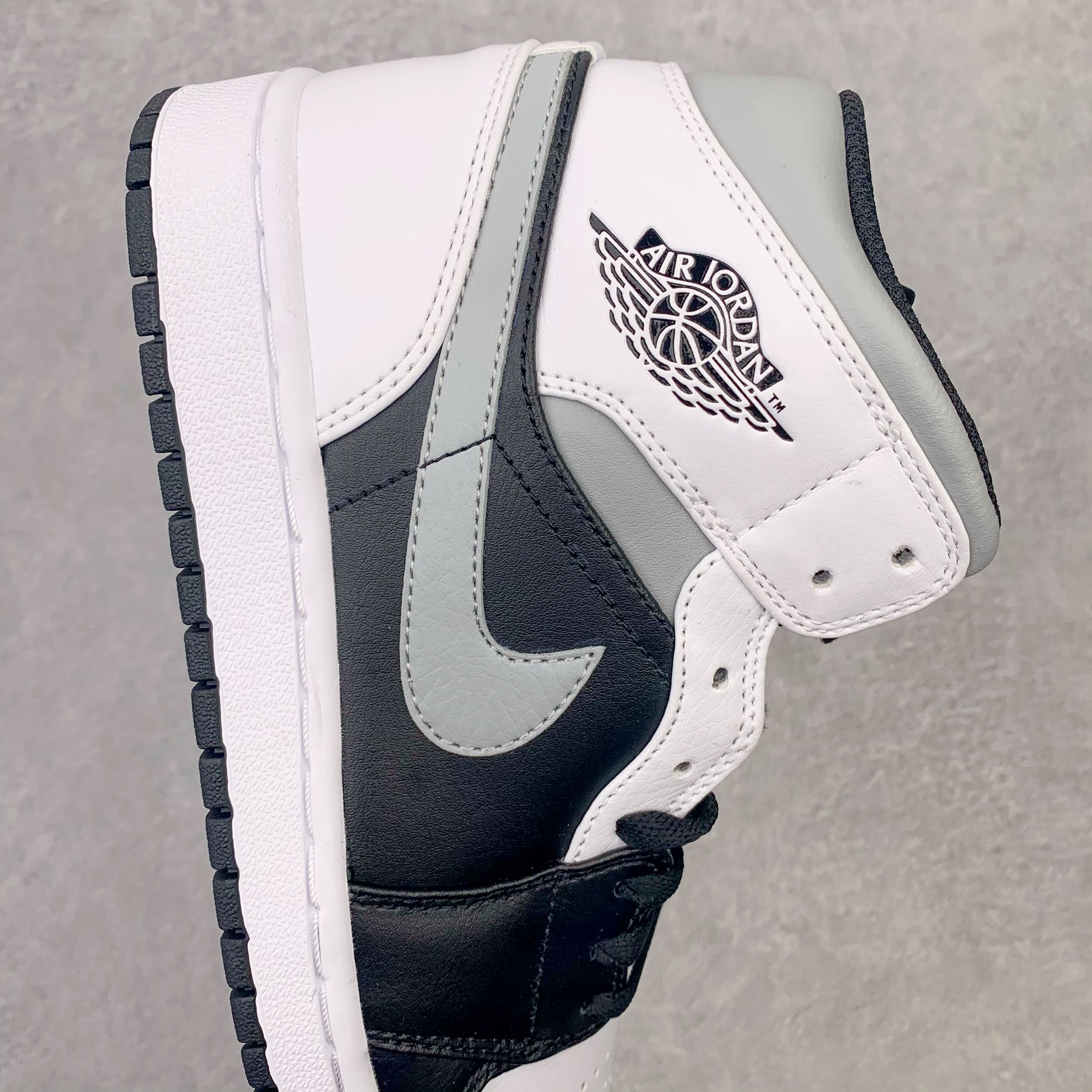 Jordan 1 Mid White Shadow - vstockx