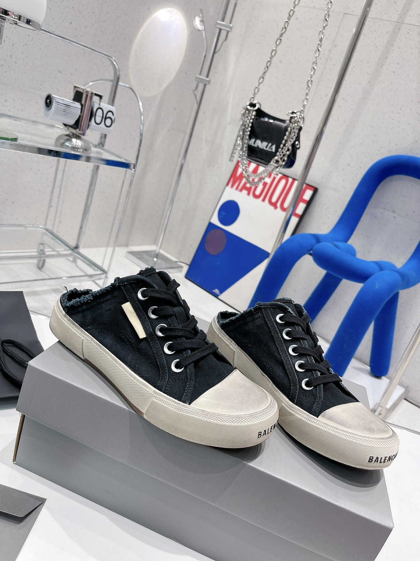 Balenciaga Paris Sneaker 3 - vstockx