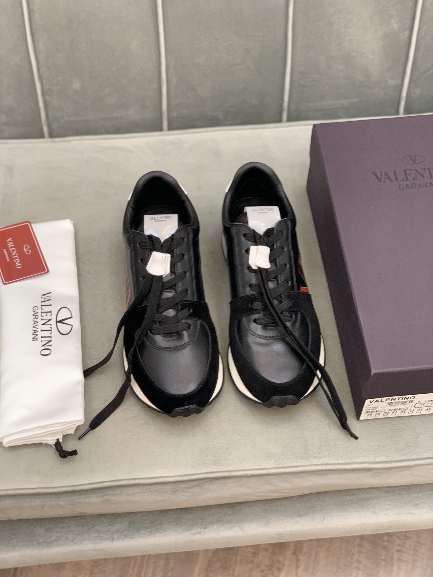 Valentino Garavani Low-top sneakers 6 - vstockx