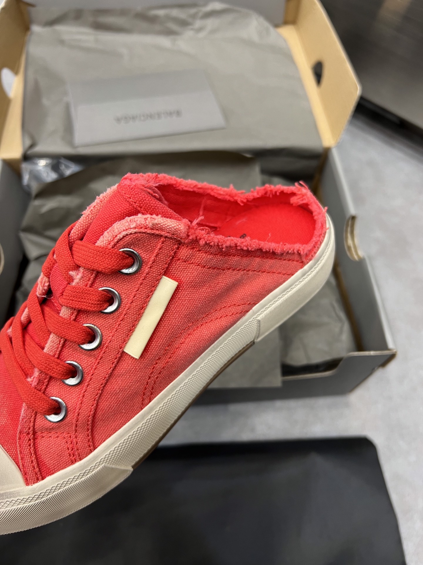 Balenciaga Paris Sneaker 4 - vstockx