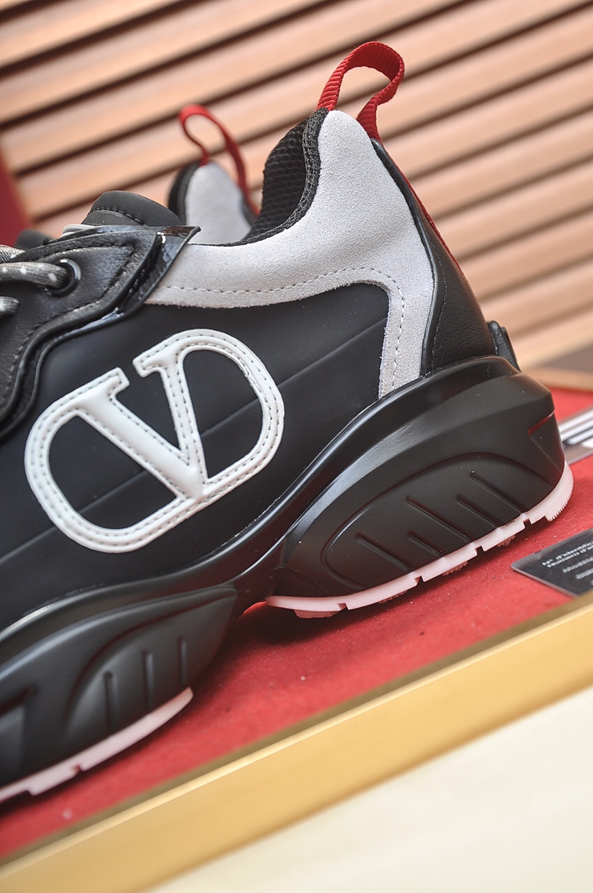 Valentino Garavani Low-top sneakers 17 - vstockx