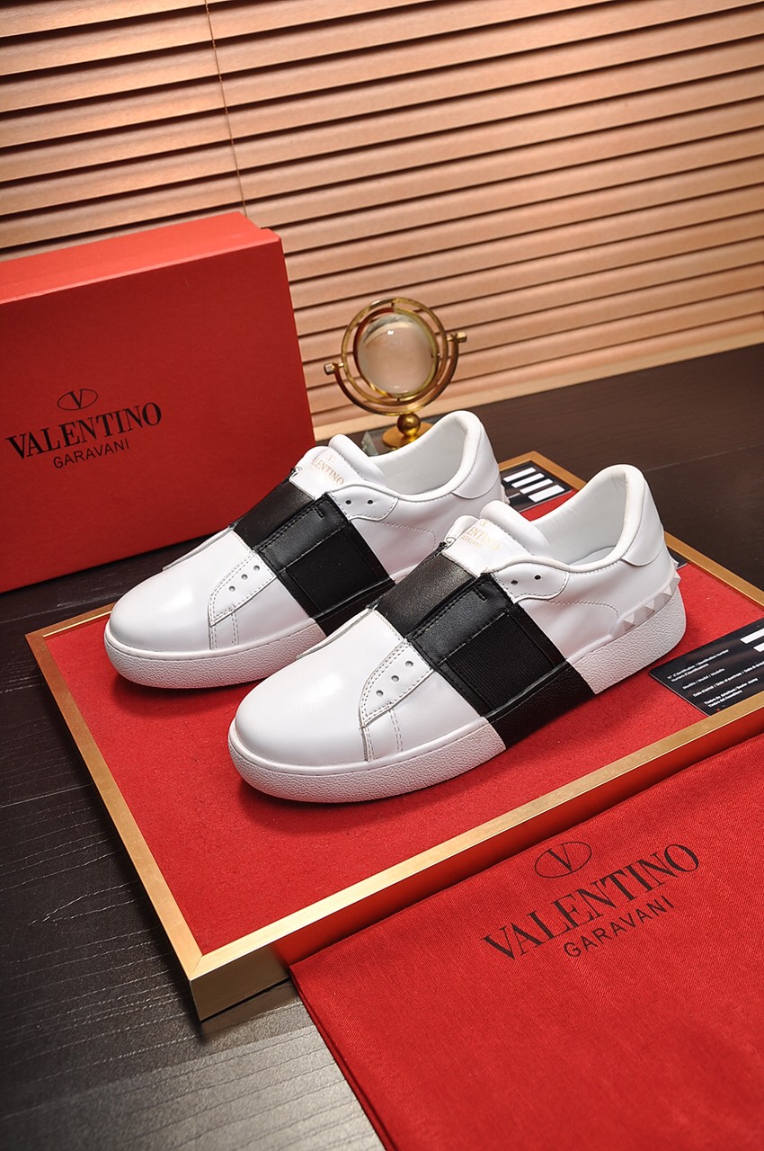 Valentino Garavani Rockstud Untitled calfskin sneaker 19 - vstockx