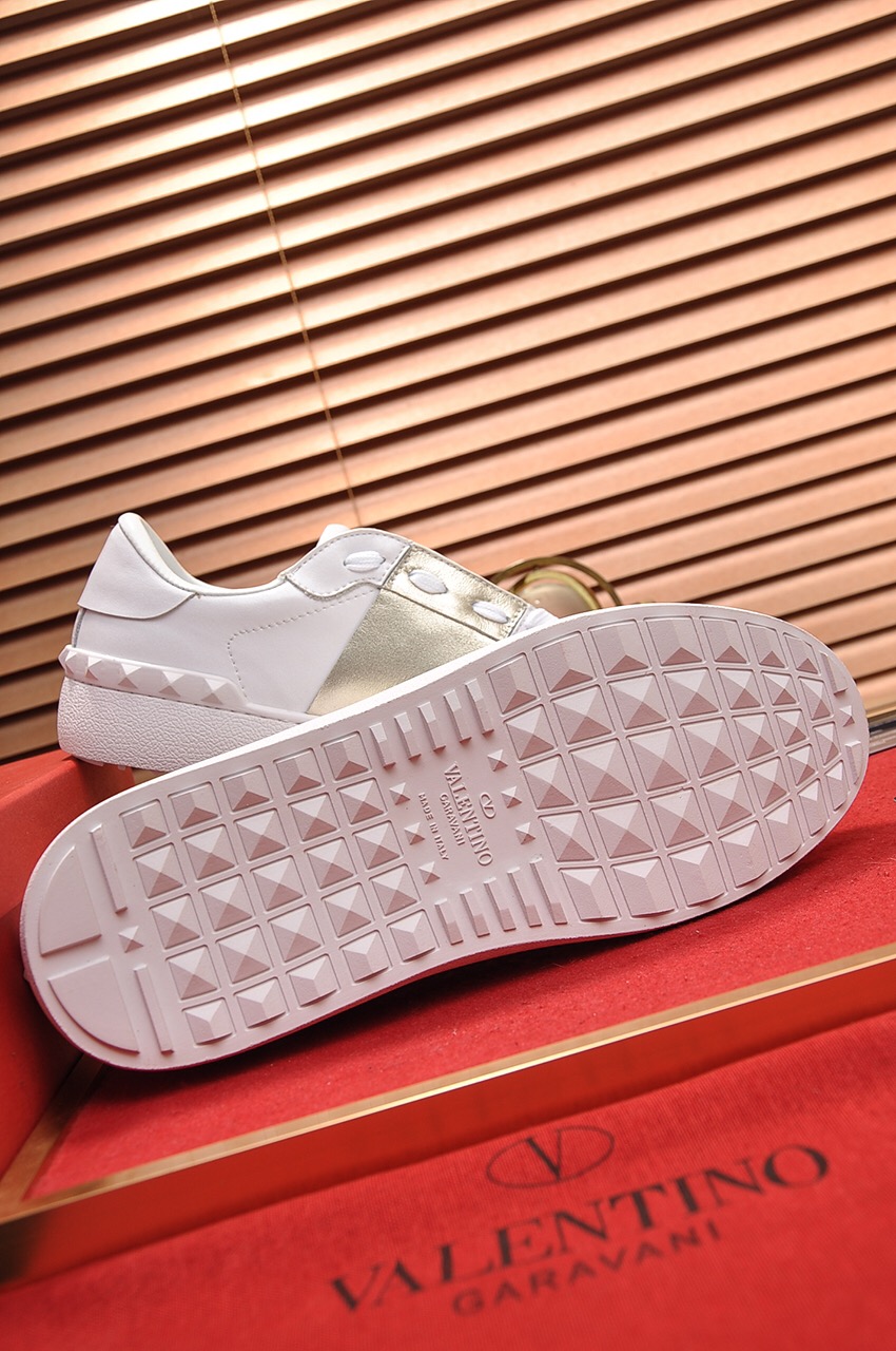 Valentino Garavani Rockstud Untitled calfskin sneaker 31 - vstockx